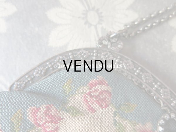 画像7: 19世紀末 アンティーク  オモニエール 薔薇模様 ニードルポイント シルバー製のフレーム (7)