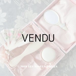 画像: アンティーク ドール用小物 ピンクのコフレ 薔薇模様のファン & ミラー & ブラシ & ケース
