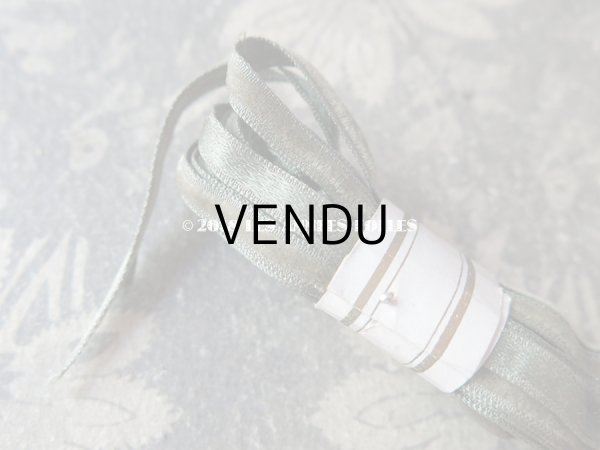 画像5: 19世紀末 アンティーク シルク製 極細  5mm幅 ベルベットリボン 7.9〜10m  ダブルフェイス  オリーブグリーン (5)