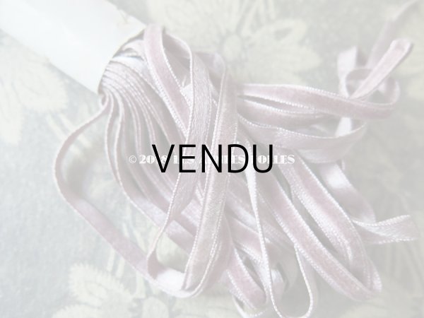 画像4: 19世紀末 アンティーク シルク製 極細 ベルベットリボン  ダブルフェイス 5mm幅 ラベンダー (4)