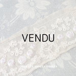画像: 1920年代 アンティーク レース ラベンダー色の薔薇刺繍入り  99cm
