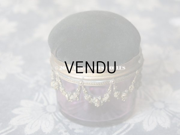 画像4: 1900年代 アンティーク ピンクッション付 紫のガラスケース 薔薇のガーランド  (4)