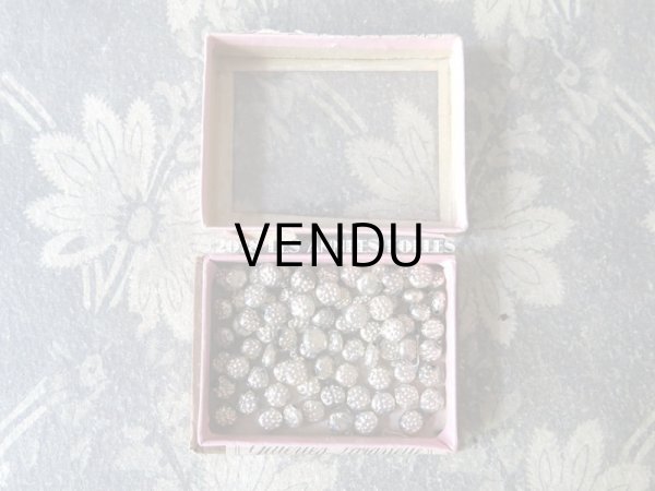 画像5: 1900年代 アンティーク ガラスの蓋の紙箱 スフレビーズ入り - AUX GALERIES LAFAYETTE - (5)