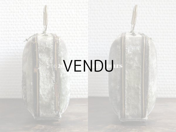 画像5: 19世紀 アンティーク ミラー付シルクベルベットのバッグ ネイルケア＆裁縫道具のセット入り グレイッシュグリーン (5)