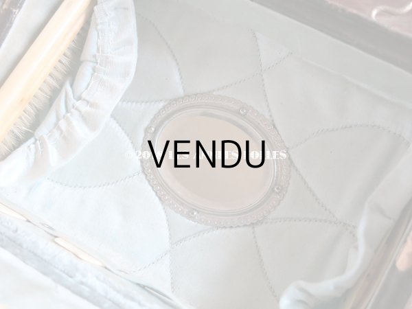 画像9: 19世紀 アンティーク ミラー付シルクベルベットのバッグ ネイルケア＆裁縫道具のセット入り グレイッシュグリーン (9)