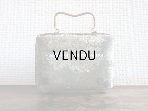 画像3: 19世紀 アンティーク ミラー付シルクベルベットのバッグ ネイルケア＆裁縫道具のセット入り グレイッシュグリーン (3)