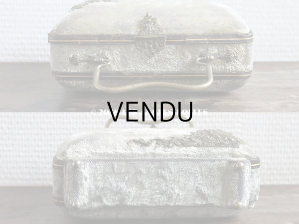 画像6: 19世紀 アンティーク ミラー付シルクベルベットのバッグ ネイルケア＆裁縫道具のセット入り グレイッシュグリーン (6)