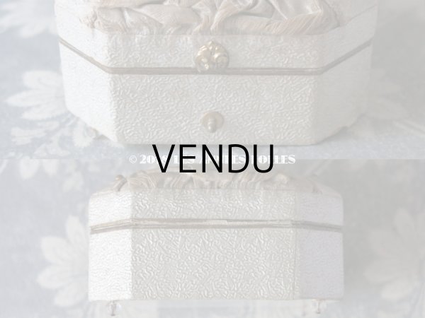 画像6: 19世紀 アンティーク ナポレオン3世時代 お菓子箱 ライムグレー 脚付き 木箱 ドラジェ & チョコレート  (6)