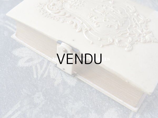 画像4: 1892年 アンティーク ミサ典書  モノグラム 『M.A』 のメダイヨン イボワリヌ製 (4)