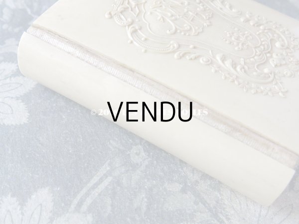 画像3: 1892年 アンティーク ミサ典書  モノグラム 『M.A』 のメダイヨン イボワリヌ製 (3)