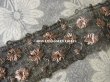 画像3: 1920年代 アンティーク 花刺繍入り メタルの装飾 ピンクベージュ アールデコ  (3)