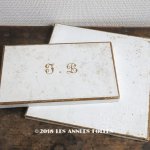 画像: ＊蚤の市セット＊ 19世紀末 アンティーク 結婚式用ハンカチの紙箱 2点セット ゴールドの美しいモノグラム【 IE 】入り　