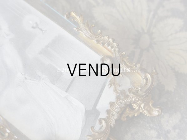 画像9: アンティーク フォトフレーム モノグラムのメダイヨン ロカイユ装飾 (9)