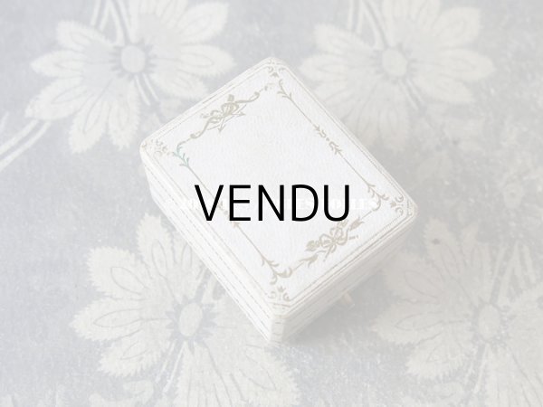 画像3: アンティーク リボン＆リーフの金彩入り  指ぬき用 ジュエリーボックス オフホワイト (3)