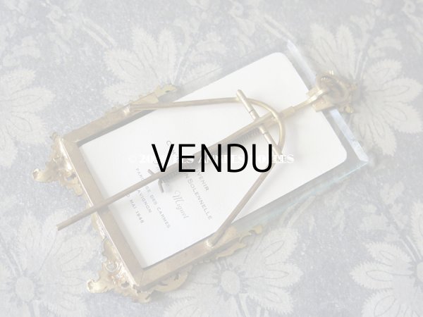 画像4: アンティーク フォトフレーム モノグラムのメダイヨン ロカイユ装飾 (4)