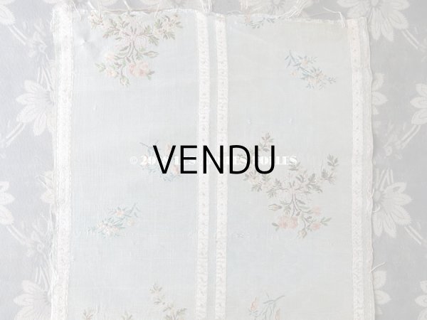 画像4: 18世紀 アンティーク シルク製 ファブリック 手刺繍 薔薇とリボンのガーランド　 (4)