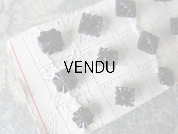 画像4: 1900年代 アンティーク 小さなボタンのサンプラー フレンチジェット  6〜8mm 21ピース (4)