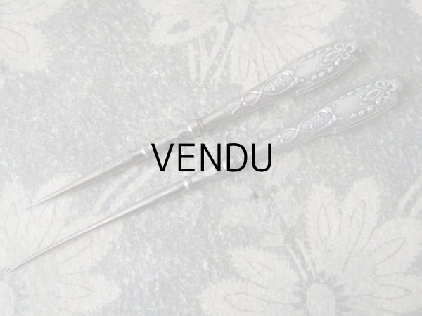 画像4: 1930年代 アンティーク シルバー製 リボン柄のソーイングセット 裁縫道具 (4)