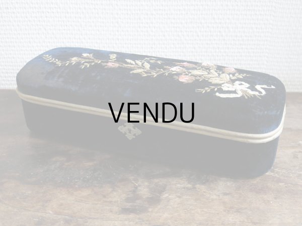 画像3: 19世紀 アンティーク 薔薇のブーケのリボン刺繍入り グローブボックス  ダークブルーのベルベット (3)