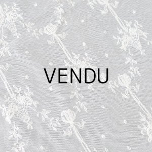 画像: アンティーク 薔薇の花かごの刺繍入り チュールレース 