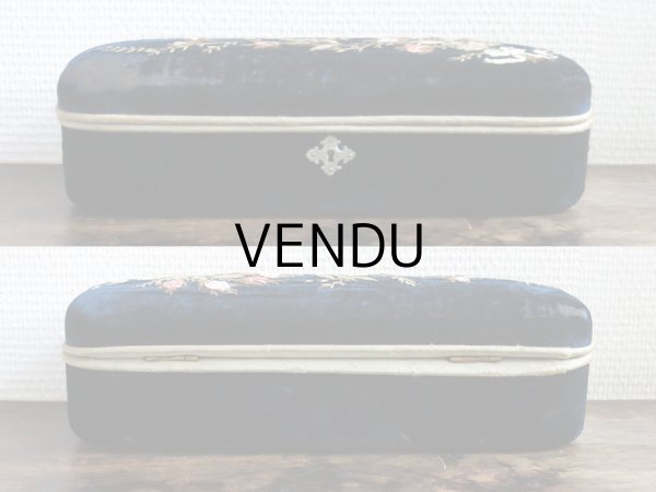 画像7: 19世紀 アンティーク 薔薇のブーケのリボン刺繍入り グローブボックス  ダークブルーのベルベット (7)