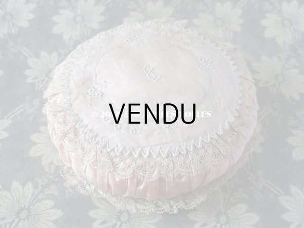 画像3: 1920年代 アンティーク モノグラム刺繍入り ピンクのクッション (3)