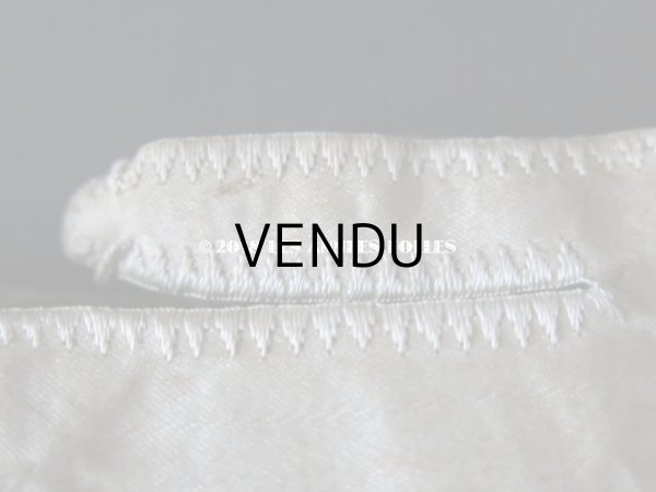 画像16: 18世紀 アンティーク シルク製 ベビー用シューズ  白百合の刺繍入り  (16)