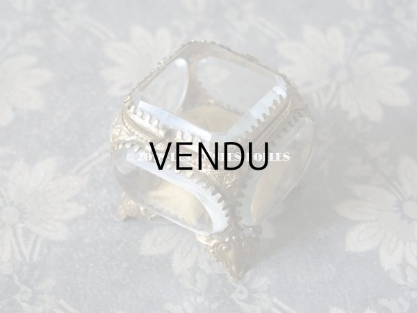 画像3: アンティーク 小さなジュエリーボックス　淡いマスタードカラーのシルク製クッション (3)