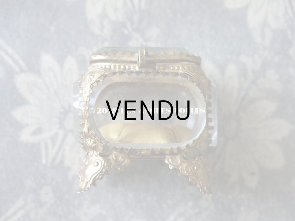 画像6: アンティーク 小さなジュエリーボックス　淡いマスタードカラーのシルク製クッション (6)