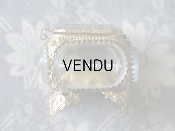 画像9: アンティーク 小さなジュエリーボックス　淡いマスタードカラーのシルク製クッション (9)