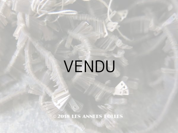 画像1: 1900年代 アンティーク ゼラチン製 スクエア型 極小 1.5×6mm スパンコール シルバー (1)