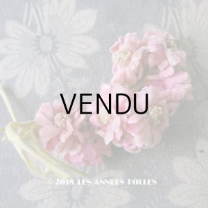 画像: アンティーク ピンクのベルベットの花のコサージュ