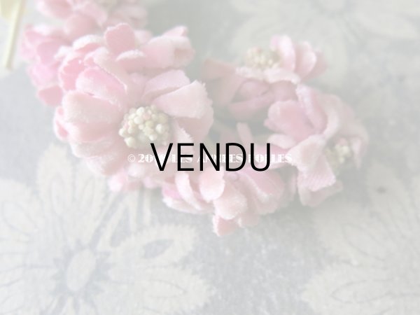 画像6: アンティーク ピンクのベルベットの花のコサージュ (6)