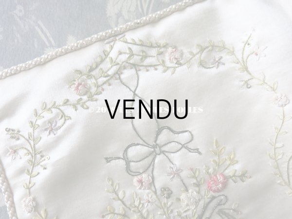 画像7: アンティーク シルク製 ハンキーケース 薔薇の花かご & ガーランド リボン刺繍  ハンカチ用ポシェット  (7)
