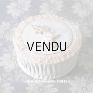 画像:  【クリスマスセール2018対象外】 アンティーク ワックスフラワー付　ドラジェのお菓子箱 バテム レースペーパー付