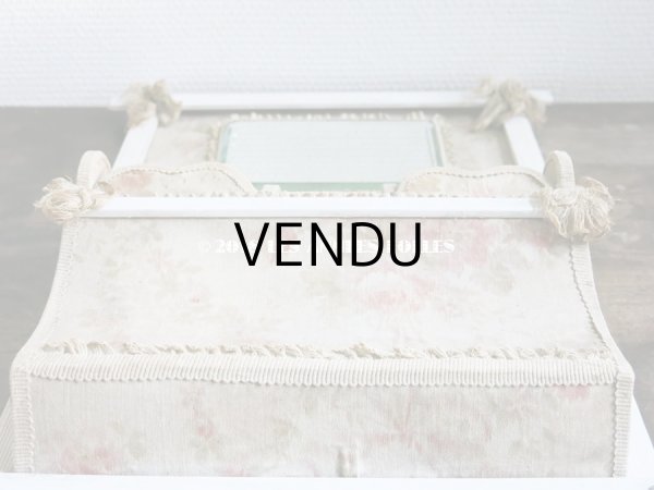 画像12: 1900年代 アンティーク　カルトナージュのラック ミラー付 フリル＆薔薇模様 (12)