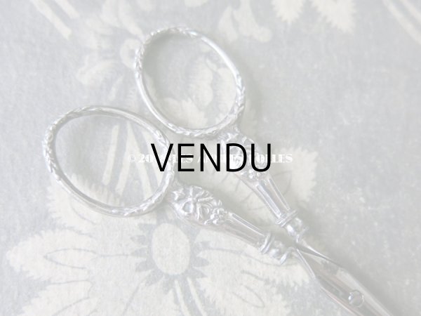 画像12: 1900年代 アンティーク シルバー製 リボン柄のソーイングセット 裁縫道具 (12)