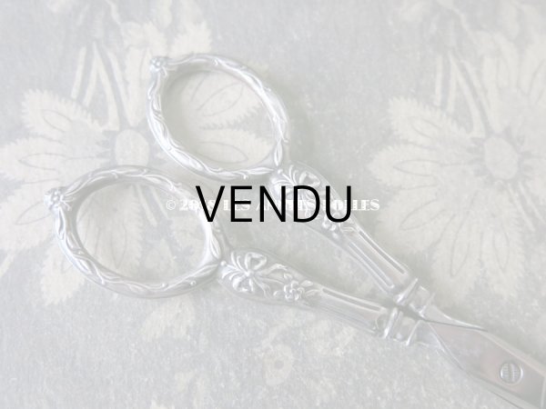 画像16: 1900年代 アンティーク シルバー製 リボン柄のソーイングセット 裁縫道具 (16)