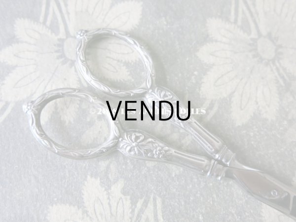 画像17: 1900年代 アンティーク シルバー製 リボン柄のソーイングセット 裁縫道具 (17)