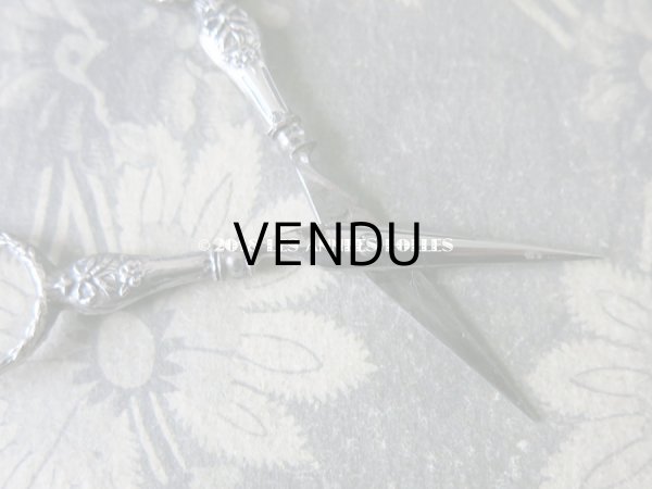 画像11: 1900年代 アンティーク シルバー製 リボン柄のソーイングセット 裁縫道具 (11)