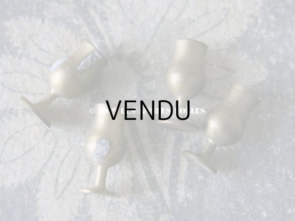 画像9: アンティーク ドール ミニョネット用 メタル製 とても小さなグラスのセット (9)