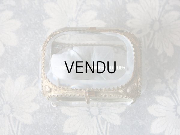 画像3: アンティーク 小さなジュエリーボックス　淡いグレイッシュブルーのシルク製クッション (3)