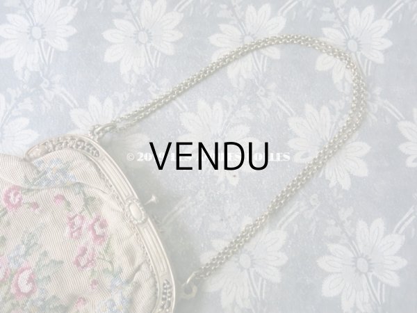 画像8: 19世紀末 アンティーク  オモニエール 薔薇模様 ニードルポイント 天使のモチーフ付 シャンパンゴールドのフレーム (8)