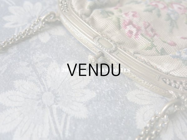 画像9: 19世紀末 アンティーク  オモニエール 薔薇模様 ニードルポイント 天使のモチーフ付 シャンパンゴールドのフレーム (9)