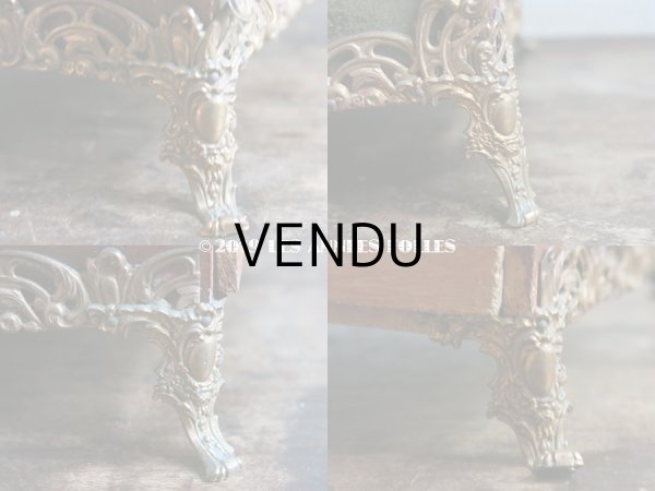 画像15: 19世紀末 アンティーク グローブ・ド・マリエ  ピンクのクッション＆ワックスフラワー 天使＆ロカイユ装飾のフレーム (15)