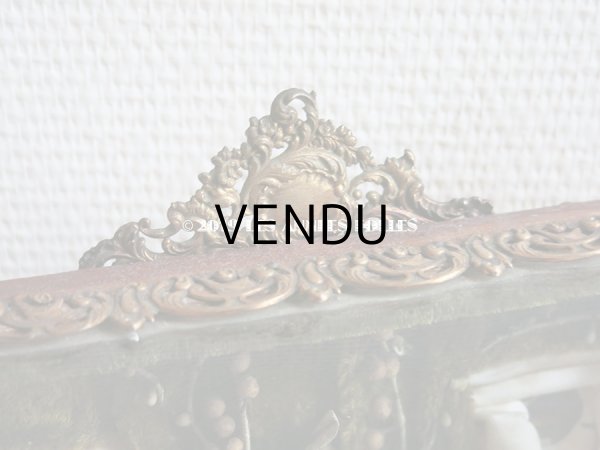 画像10: 19世紀末 アンティーク グローブ・ド・マリエ  ピンクのクッション＆ワックスフラワー 天使＆ロカイユ装飾のフレーム (10)