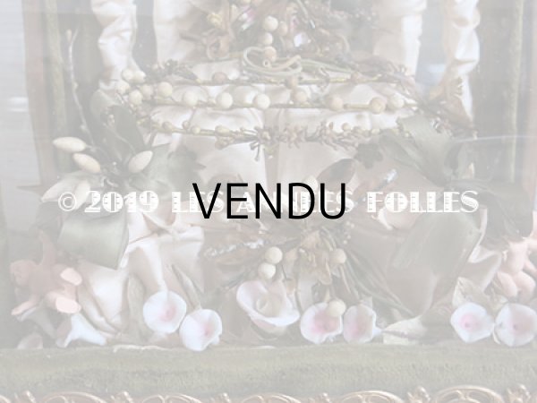 画像5: 19世紀末 アンティーク グローブ・ド・マリエ  ピンクのクッション＆ワックスフラワー 天使＆ロカイユ装飾のフレーム (5)