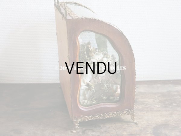 画像8: 19世紀末 アンティーク グローブ・ド・マリエ  ピンクのクッション＆ワックスフラワー 天使＆ロカイユ装飾のフレーム (8)