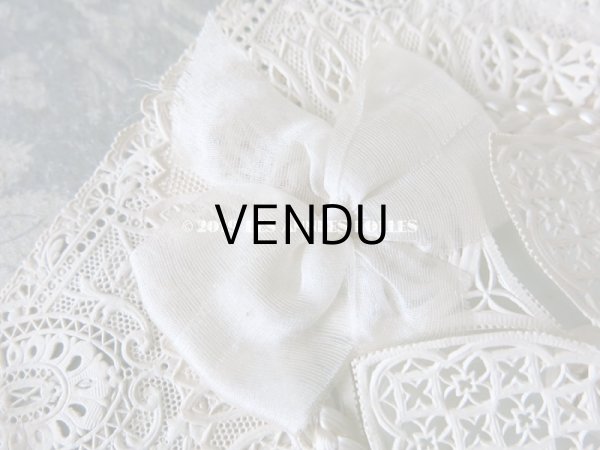 画像6: アンティーク  初聖体の立体カニヴェ コミュ二オンの少女 リボンが結ばれた扉 (6)