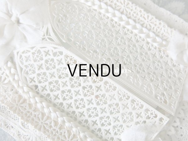 画像3: アンティーク  初聖体の立体カニヴェ コミュ二オンの少女 リボンが結ばれた扉 (3)